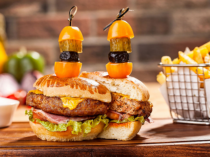 Bonfilet’ten Yarıyıl Tatiline Lezzet Katan Ev Yapımı Burger Tarifi!