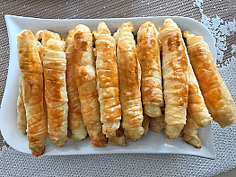 Lor Peynirli & Dereotlu Çıtır Börek