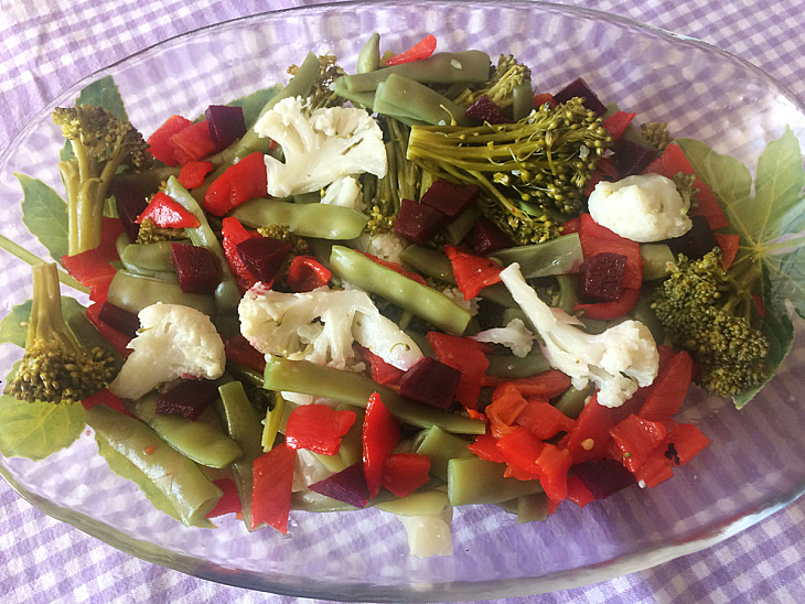 Pancarlı Sebze Salatası
