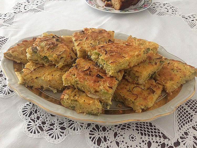 Pırasalı Tuzlu Kek Tarifi Tarifi Kolay