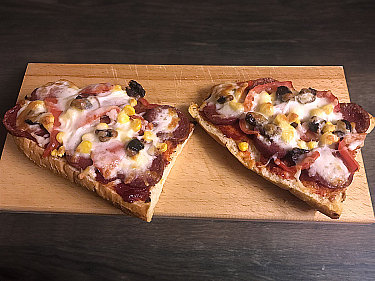 Bayat Ekmek Pizzası